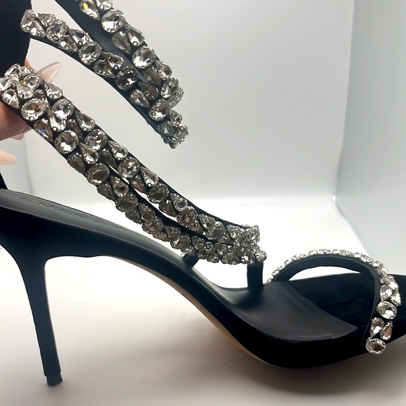 Aminah Abdul Jillil Size 11 - Picture 14 of 14